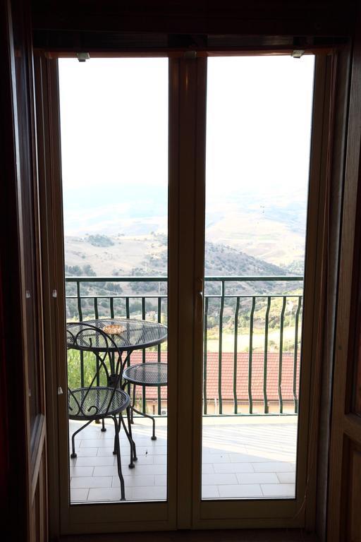 Agira Casa Albergo La Terza Stella الغرفة الصورة